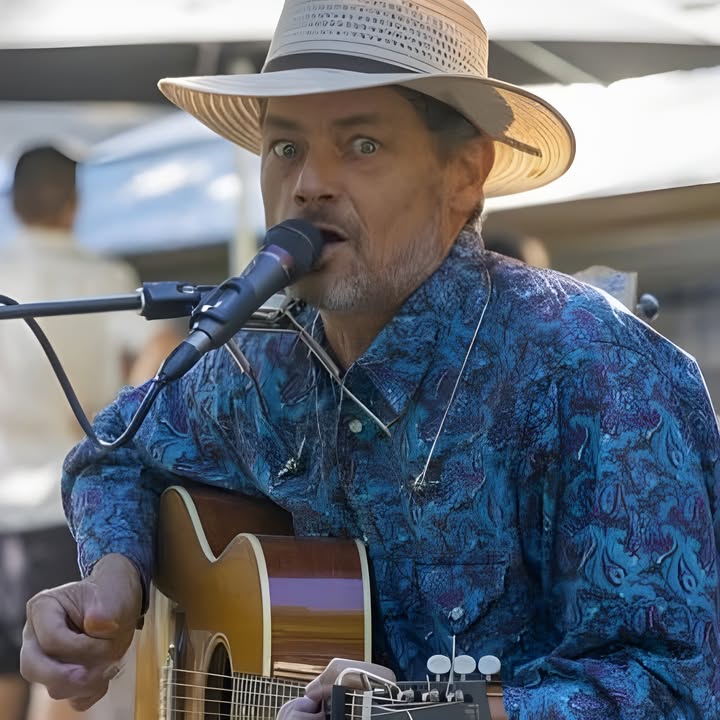 Featured image for “Saturday Night Session with Roddy Reason at Tathra Bowlo”