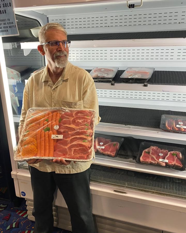 Featured image for “Tuesday Night Meat Tray Raffle Winner at Tathra Beach Bowling Club”