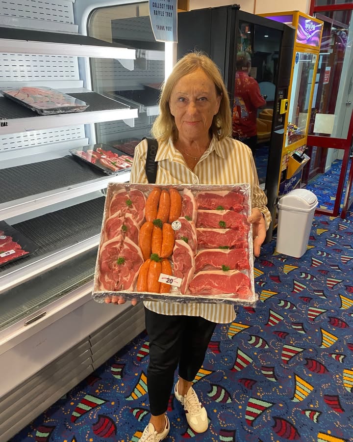 Featured image for “Meat Tray Raffle Winners Celebrate at Tathra Beach Bowling Club”