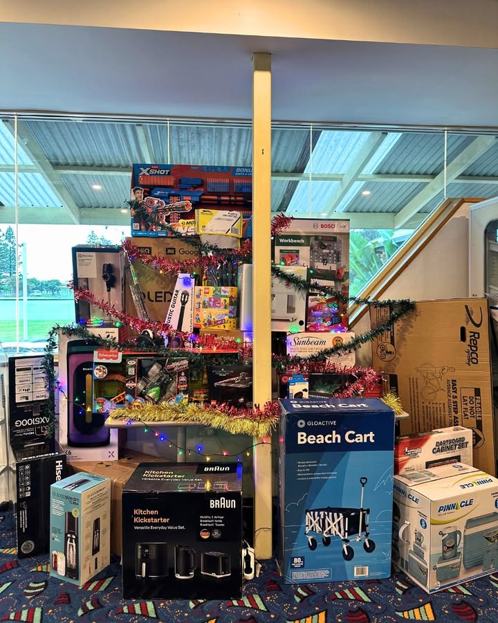 Featured image for “Massive Christmas Prize Haul for Members Draw at Tathra Bowlo”