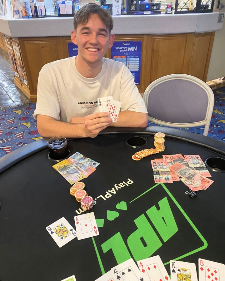 Featured image for “Monday Night Poker Pizza & Pie: Fun and Delicious Night at Tathra Beach Bowling Club”